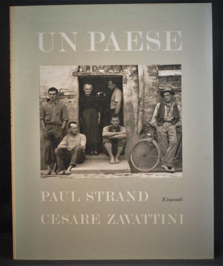 Item #2022-M61 Un Paese. Cesare Zavattini, Paul Strand.