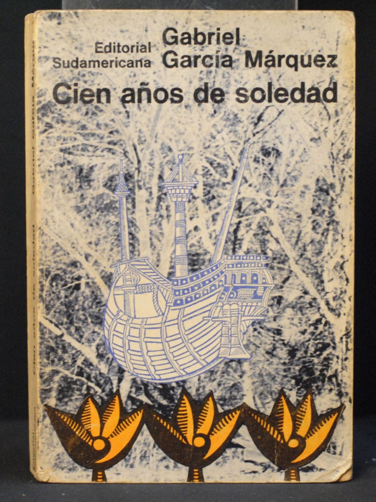 Item #2023-P141 Cien Años de Soledad (One Hundred Years of Solitude). Gabriel Garcia Marquez