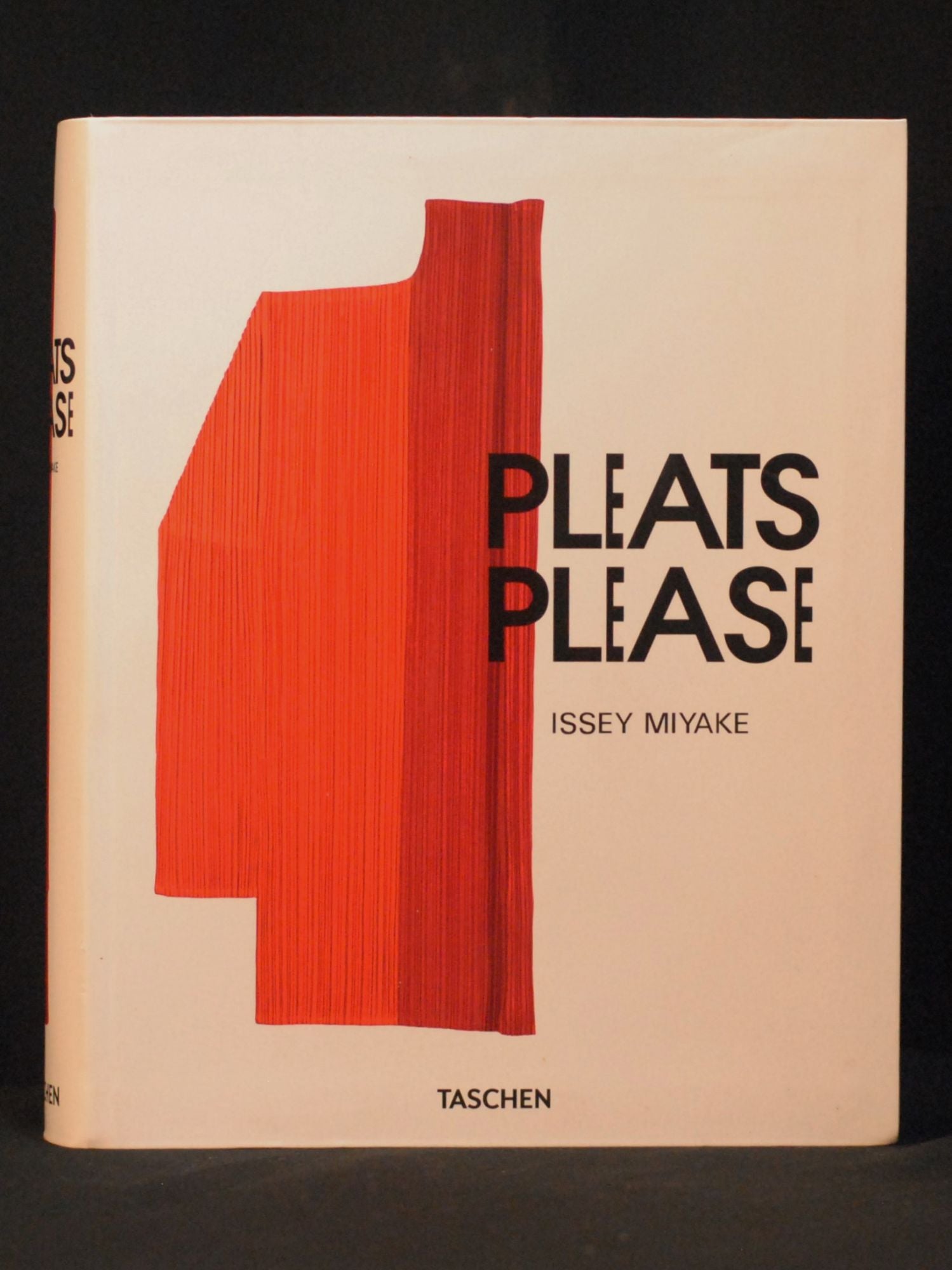 PLEATS PLEASE ISSEY MIYAKE / TASCHEN-